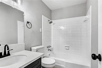 2755 Louisiana St — Photo 7