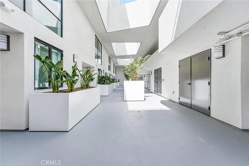 2 bed, 1452 sqft, $12,000 — Photo 2