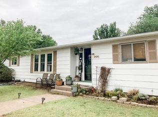 1604 N Fairview Ave, Liberal, KS 67901