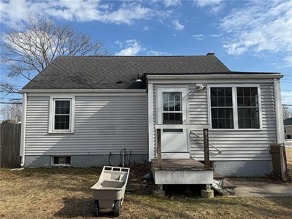 3rd image of 207 Morse Ave