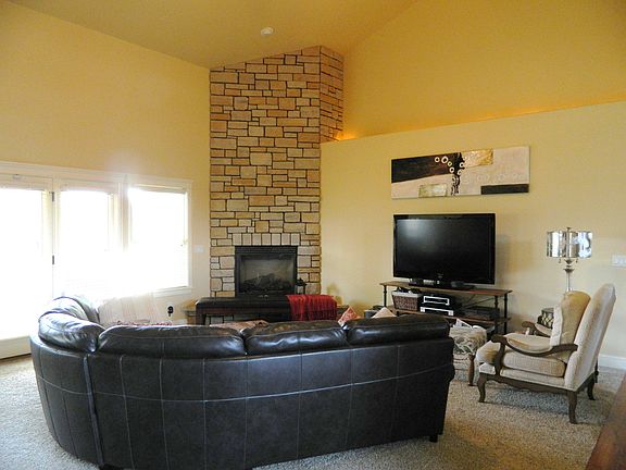 Open Living Area w/fireplace