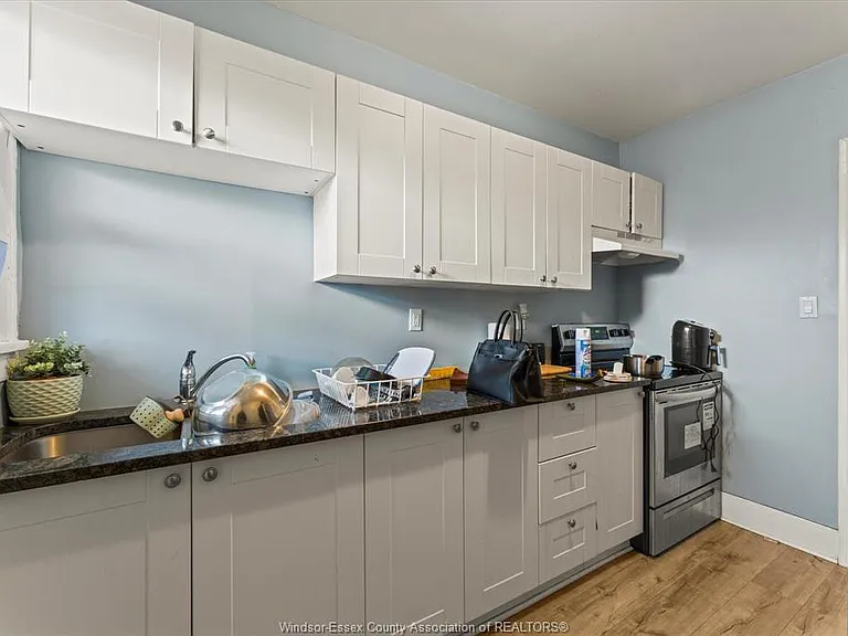 890 Howard Ave — Photo 19