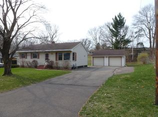 1823 Onacrest Ct, Saint Paul, MN 55117