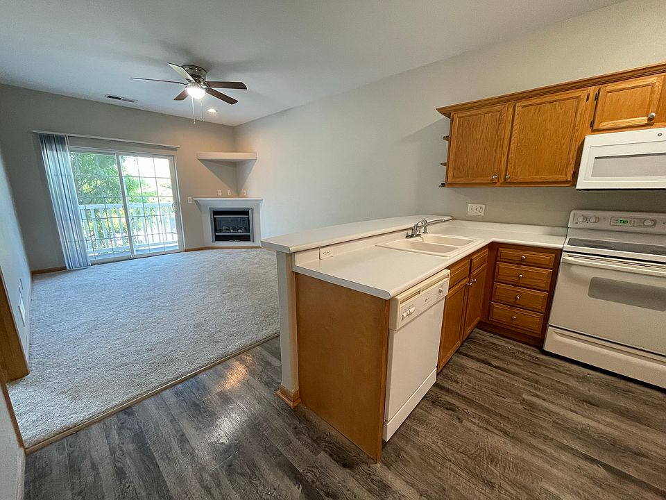 Kitchen and living room area