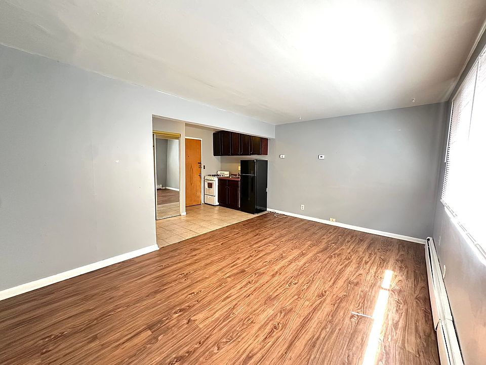 1st image of 1456 N Farwell Ave APT 4