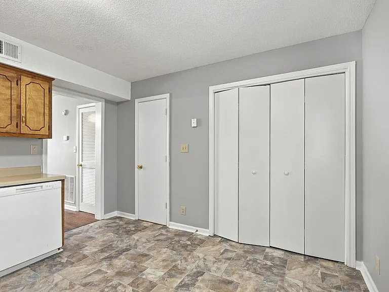 Tower Dr - 3264 — Photo 12