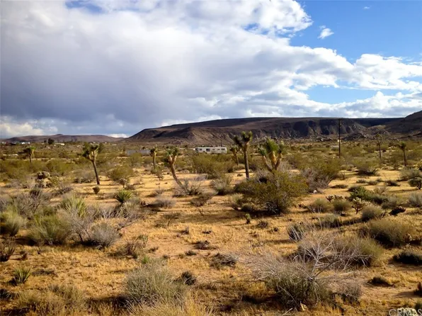 1435 N Jemez Trl, Yucca Valley, CA 92285