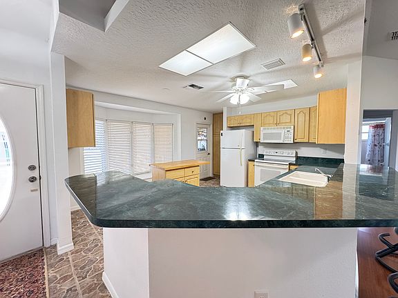 5th image of 21606 Rosewood Ct