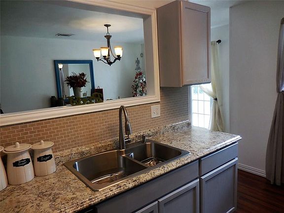 3rd image of 518 Thrush Ave