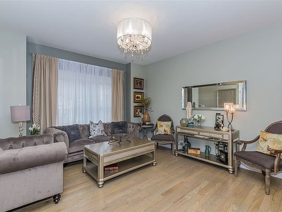 5th image of 40 Sarazen St