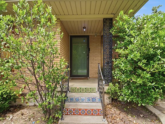 3rd image of 2703 Robinwood Ln