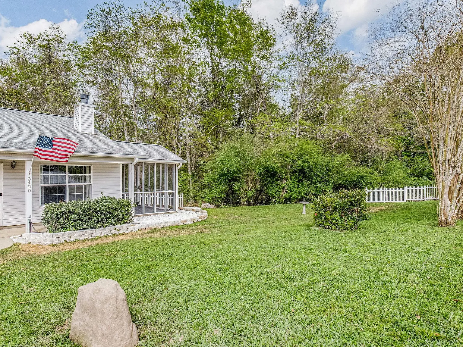 3420 Riverside Dr — Photo 3