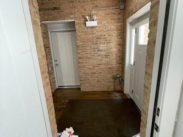 2316 W Augusta Blvd #1R