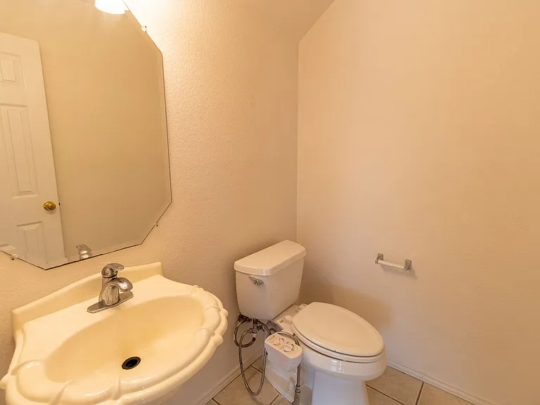 17501 Wiseman Dr — Photo 9