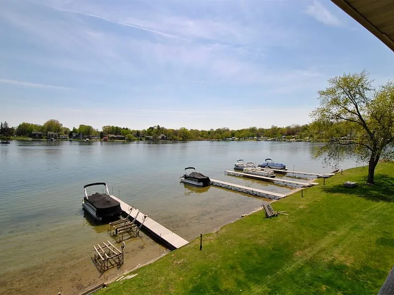 Cass Lake Shore Club — Photo 16