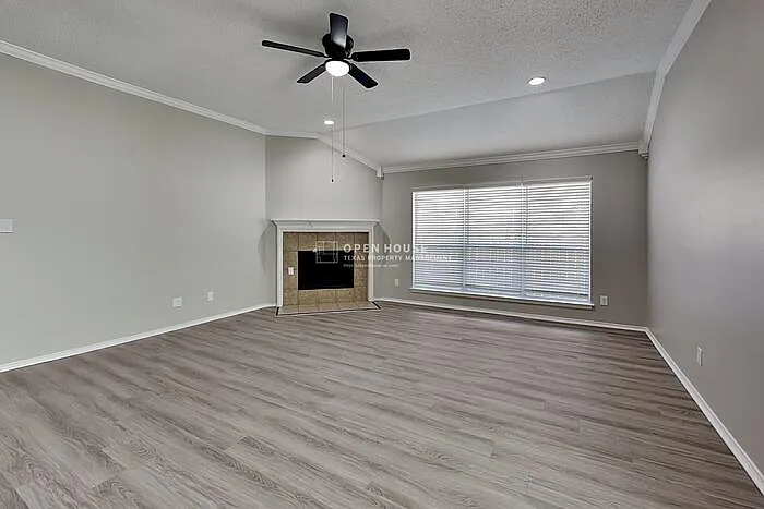 3 bed, 2.0 bath, 1814 sqft, $2,350 — Photo 3