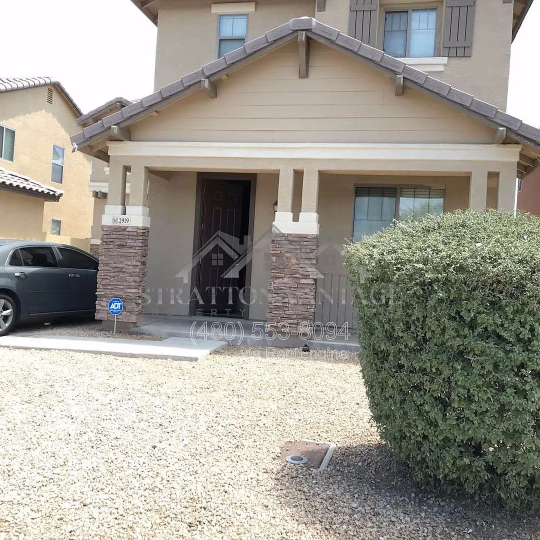 4 bed, 2.5 bath, 2224 sqft, $1,999 — Photo 1