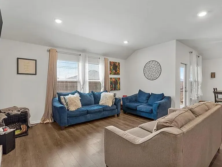 1304 Lowhill Dr — Photo 10