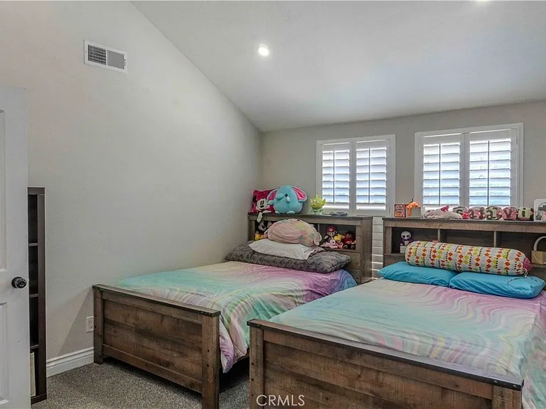 1042 Robinson Ct — Photo 45