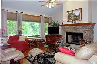 3rd image of 120 Leyden Dr