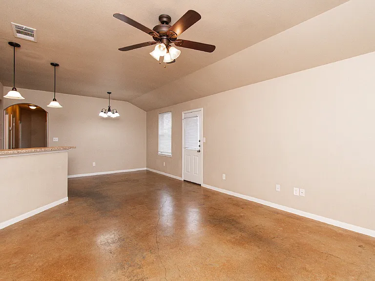 4403 Cambridge Dr #B — Photo 2