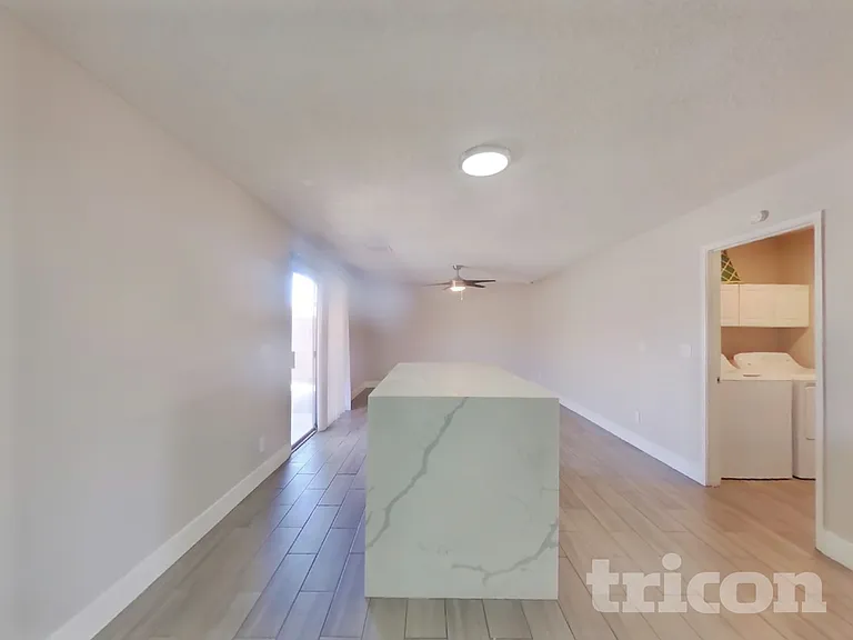 8806 W Pinchot Ave — Photo 5