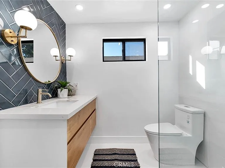 335 University Dr — Photo 17