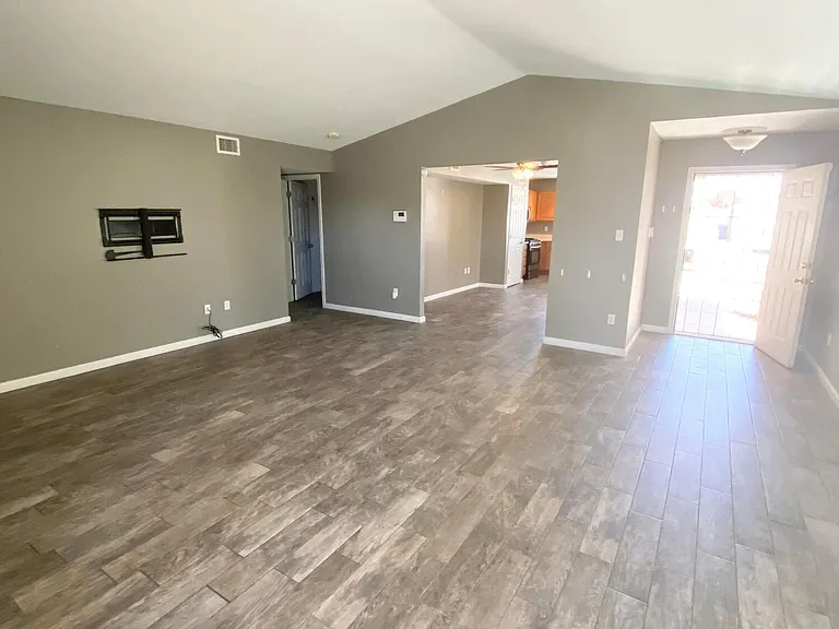 9016 Anacapa Ave NW — Photo 5