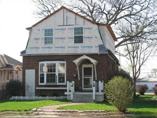 1st image of 107 E Lincoln Ave