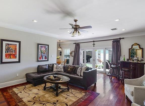 4th image of 5871 Bellaire Dr
