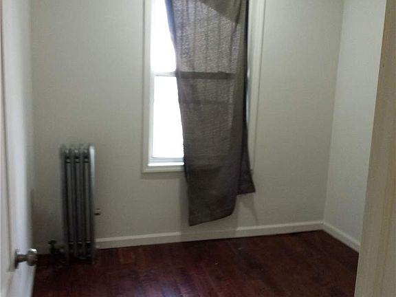 4th image of 18235 Jamaica Ave