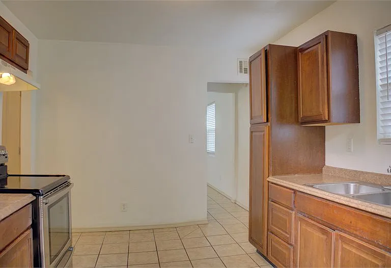 2515 N Garrison Ave — Photo 3