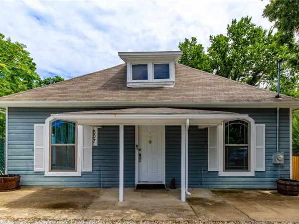 607 E Electric St, Rogers, AR 72756