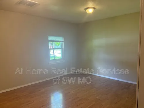 1125 S Lone Pine Ave Photo 1