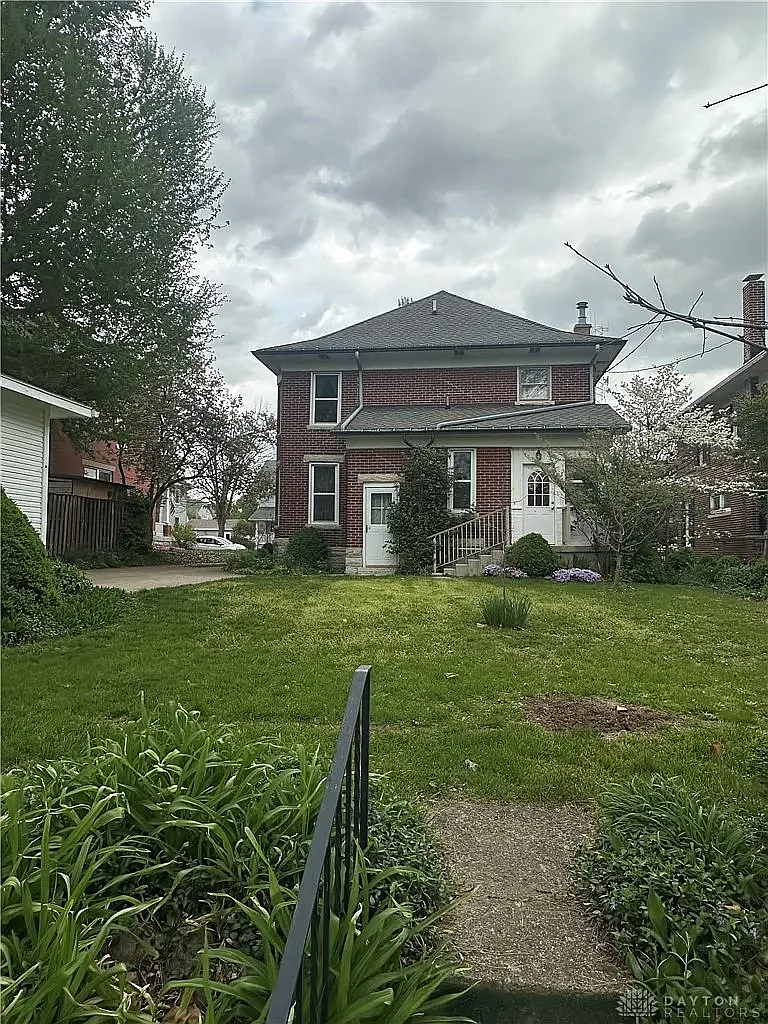 4 bed, 2289 sqft, $2,500 — Photo 2