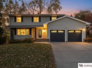 574 S 126th St, Omaha, NE 68154