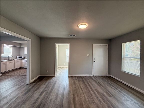 5th image of 1002 Vernon Dr