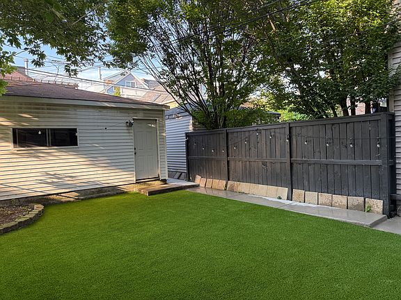 3rd image of 1316 W Diversey Pkwy #2