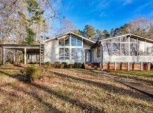 1367 Roundstone Rd, Sherrills Ford, NC 28673