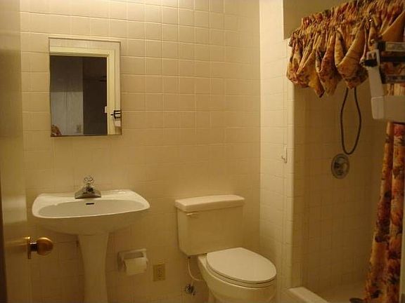 4th image of 215 Brooke Ave APT 703