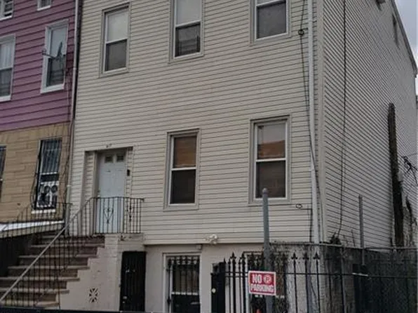 67 Pulaski St, Brooklyn, NY 11206