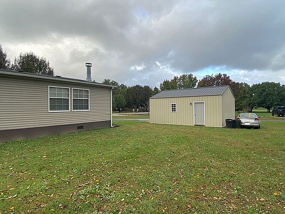 Backyard w/2 Car Det Garage