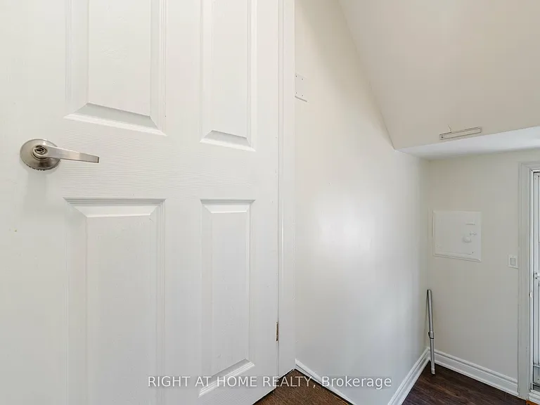 154 Martin Grove Rd — Photo 25