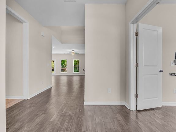 4th image of 633 Castle Rd