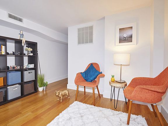 4th image of 158 Manhattan Ave APT 2A