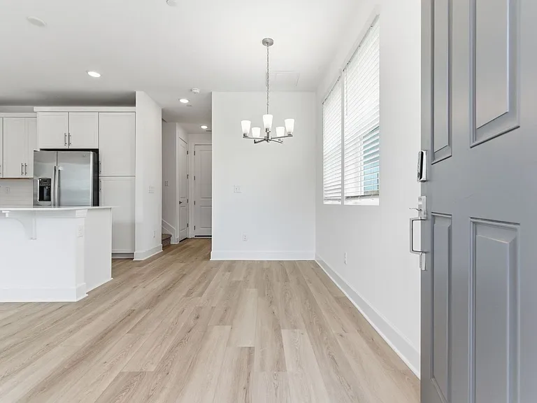 309 Lynwood Station Blvd — Photo 4