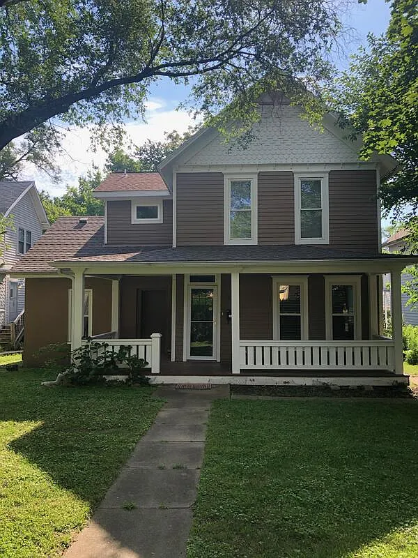 4 bed, 2.0 bath, 1730 sqft, $3,200 — Photo 1