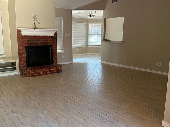 3rd image of 2203 Yellowstone Ln