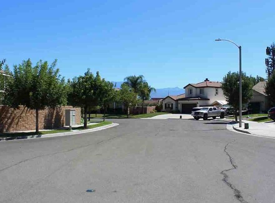 Exterior Neighborhood (street photo)