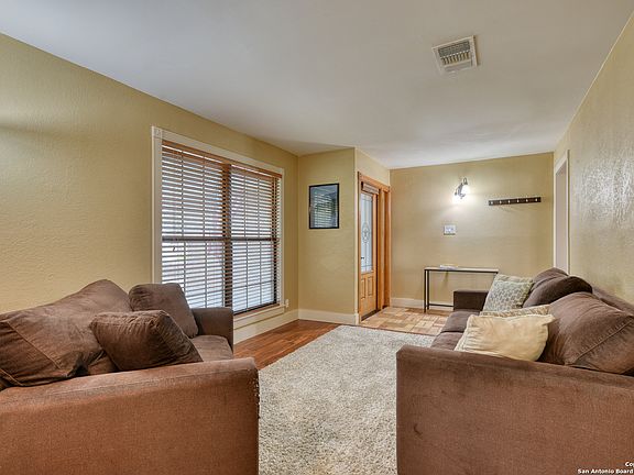 4th image of 6002 ROYAL CIR